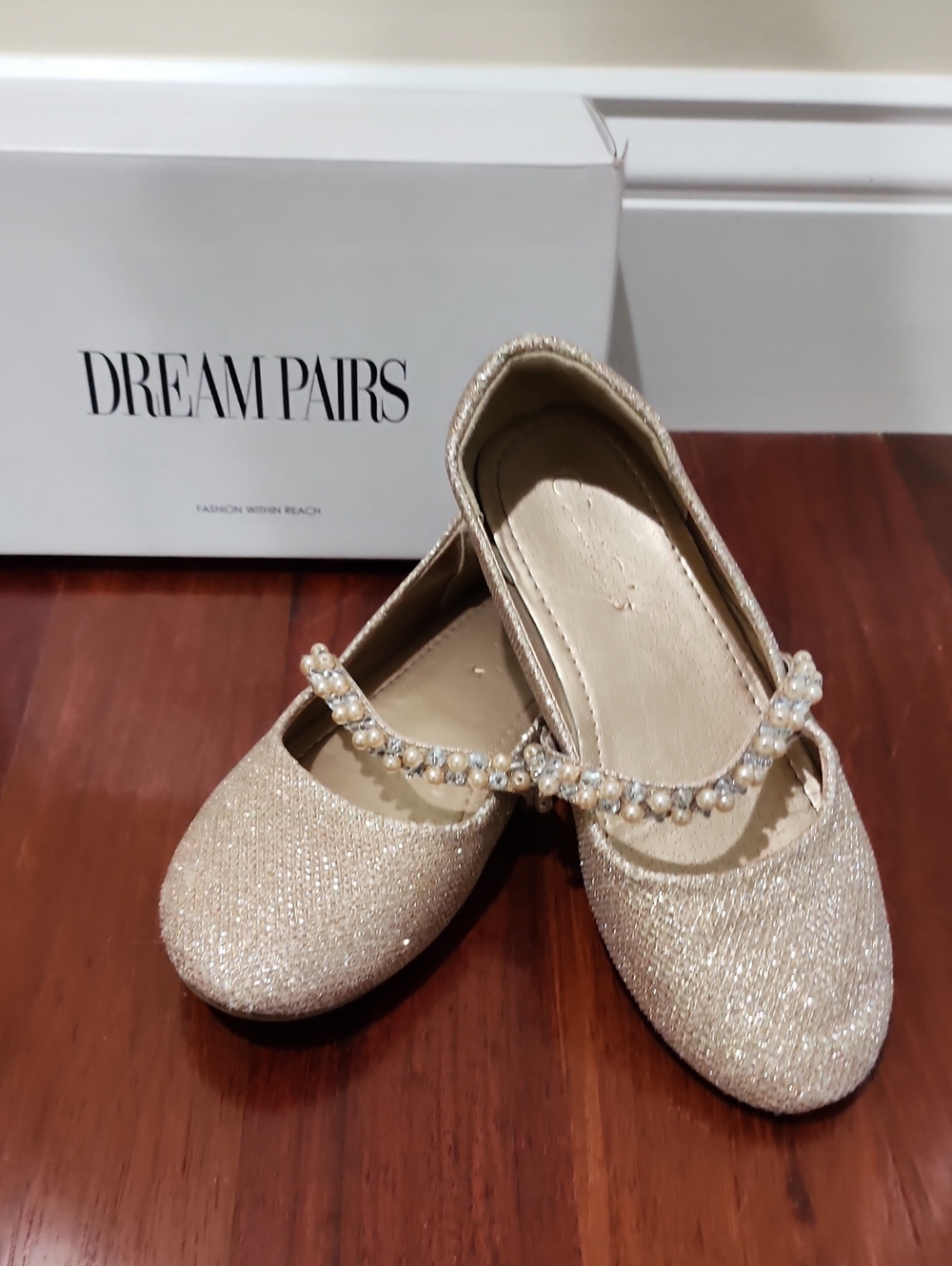 Dream Pairs Girls' Gold Glitter Mary Jane Shoes with Pearl Strap | Size 13
